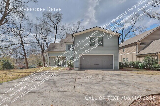 Building Photo - 2033 Cherokee Dr