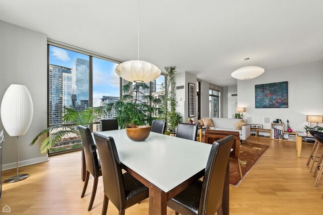 Foto del edificio - 1335 S Prairie Ave