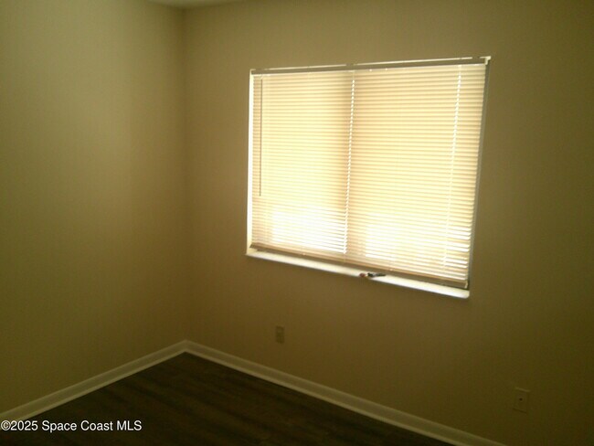 Foto del edificio - 533 Taylor Ave