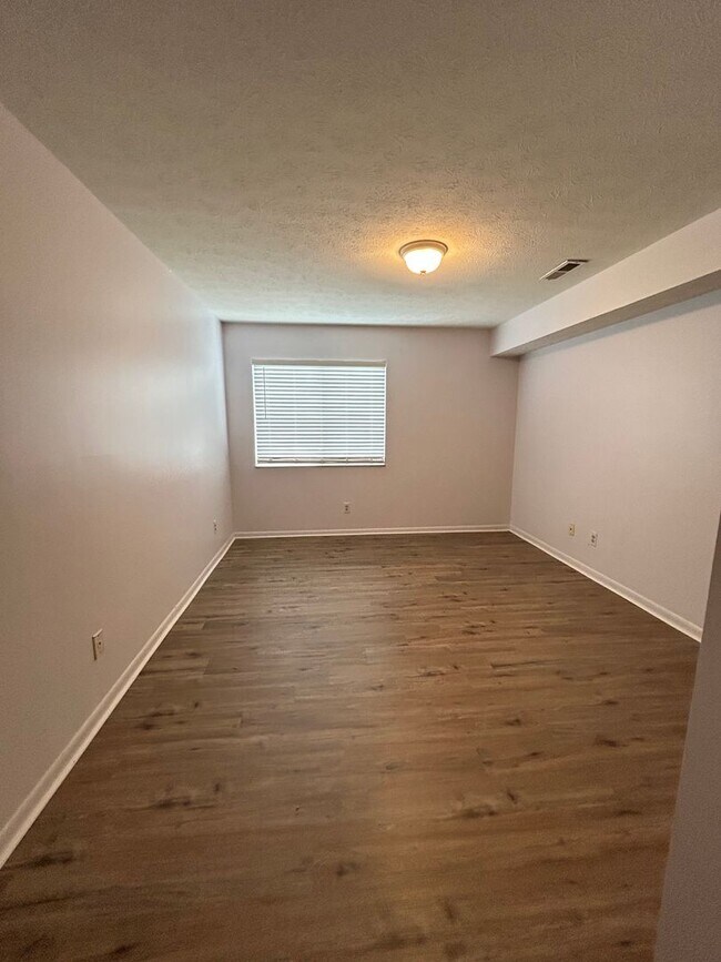 Foto del edificio - Hollow Run Home **MOVE IN SPECIAL 1 MONTH ...
