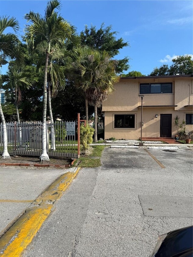 Primary Photo - 130 SW 108th Ave