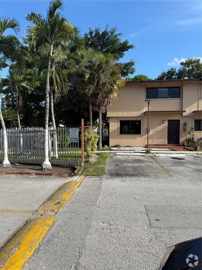 Building Photo - 130 SW 108th Ave