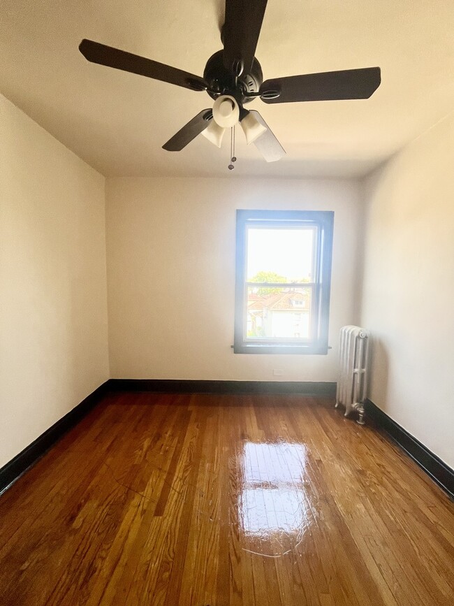 Foto del edificio - 2152 N Kildare Ave