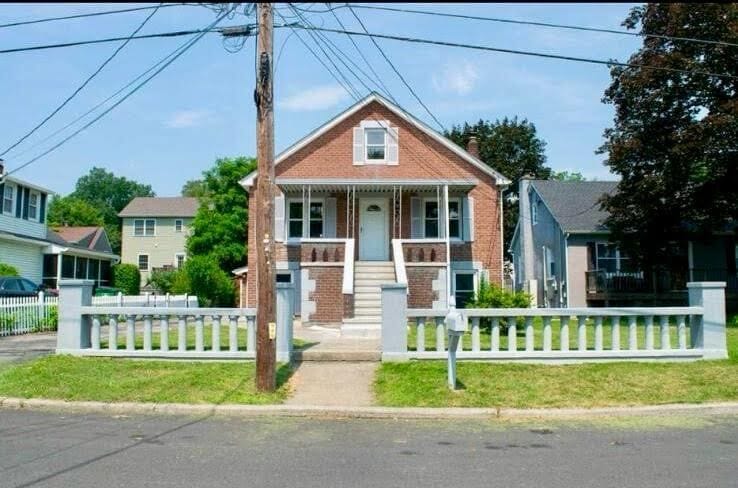 Primary Photo - 33 Mead Ave