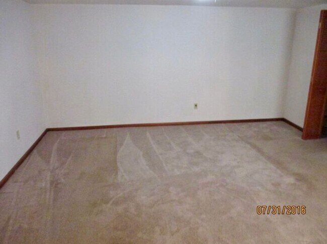 Foto del edificio - Darling 4 Bed 2 Bath Ranch in Olathe-Comin...