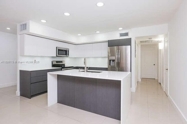 Building Photo - 7126 Ballantrae Ct