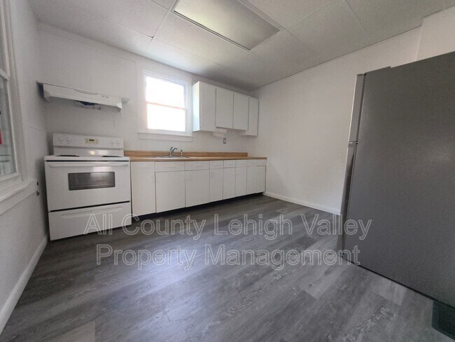 Foto del edificio - 137 S 12th St