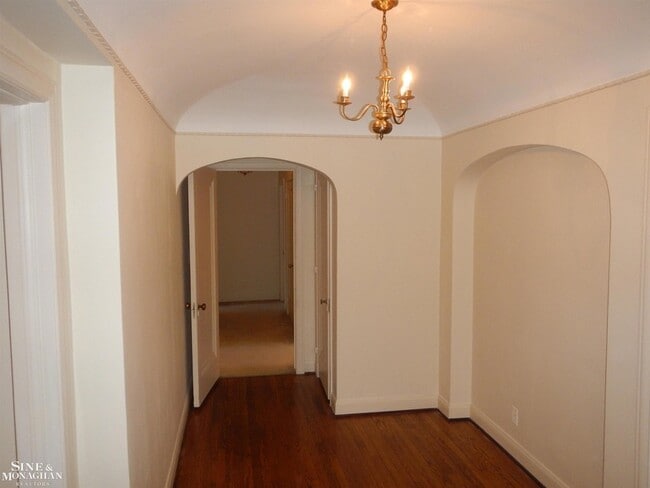 Building Photo - 752 Trombley Rd