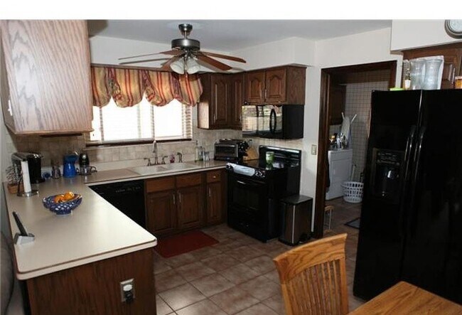 Building Photo - 14062 Billette Dr