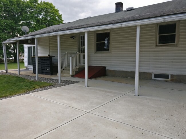 Building Photo - 2504 Levans Rd