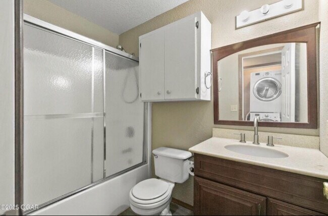 Building Photo - 6496 Racine St