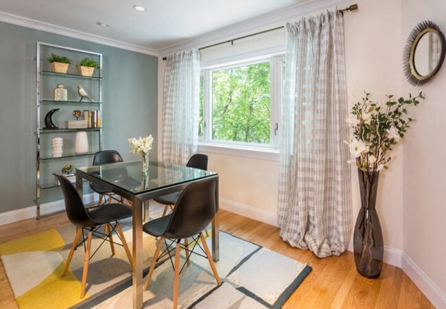 Foto del edificio - 1402 Beacon St