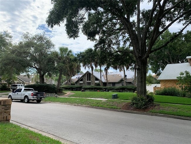 Building Photo - 2155 Palm View Dr