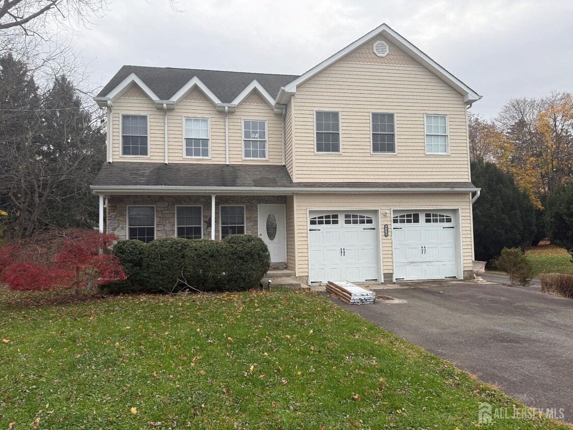 Primary Photo - 555 Georges Rd