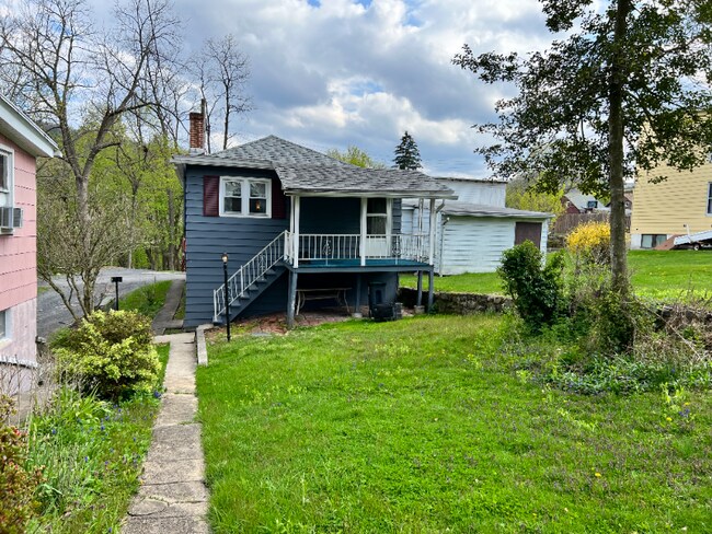 Foto del edificio - 448 Biddle St