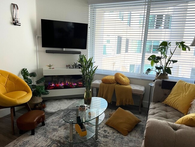 Building Photo - Charming 1BR/1BA Condominium in Financial ...