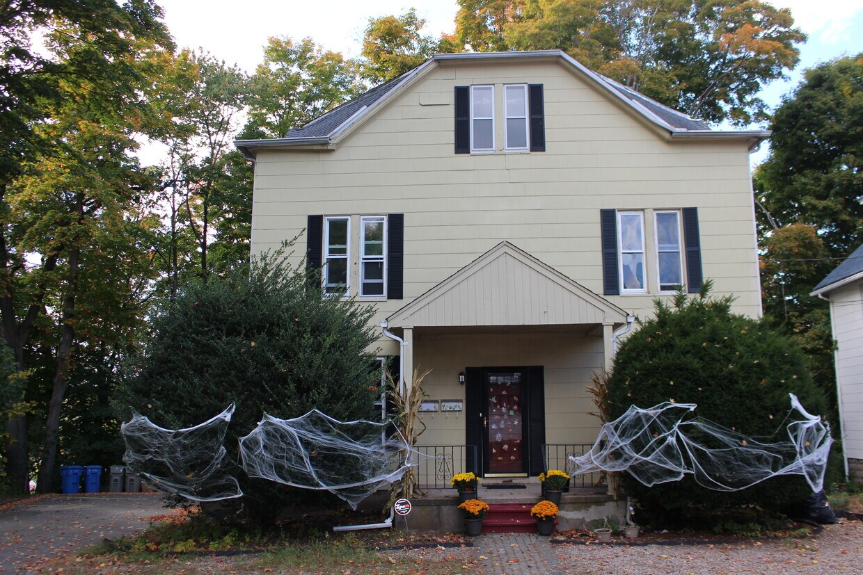 28 Reilly Pl, Bristol, CT 06010 Room for Rent in Bristol, CT