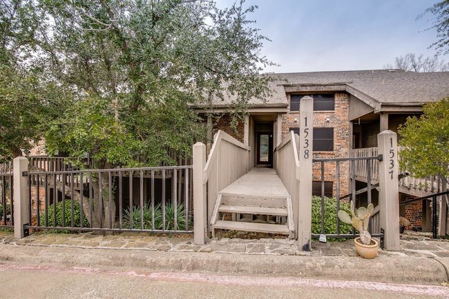 Foto del edificio - 1538 Signal Ridge Pl