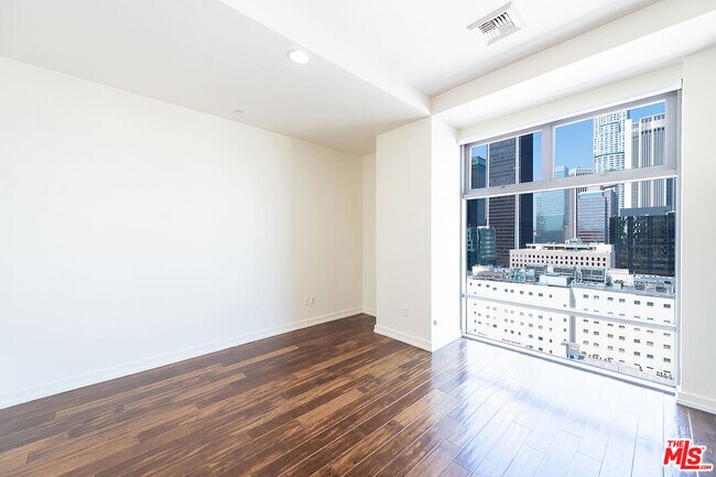 Building Photo - 801 S Grand Ave