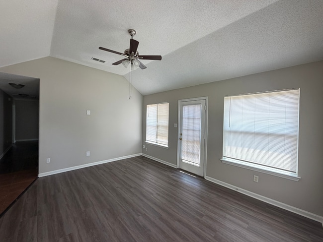 Photo - 3BR/2BA Memphis Rental with High Ceilings, Hardwood Floors & Fenced Yard House