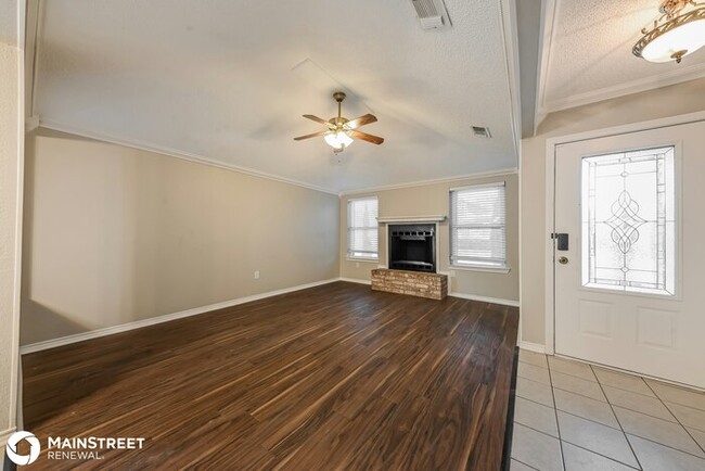 Foto del edificio - 2310 MARKLAND ST, IRVING, TX 75060