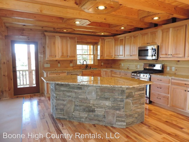 Building Photo - 3 br, 2.5 bath House - 200 Nit Noi Row