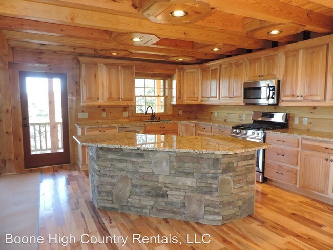 Foto del edificio - 3 br, 2.5 bath House - 200 Nit Noi Row