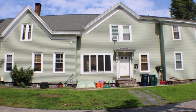 Building Photo - 386 Main St