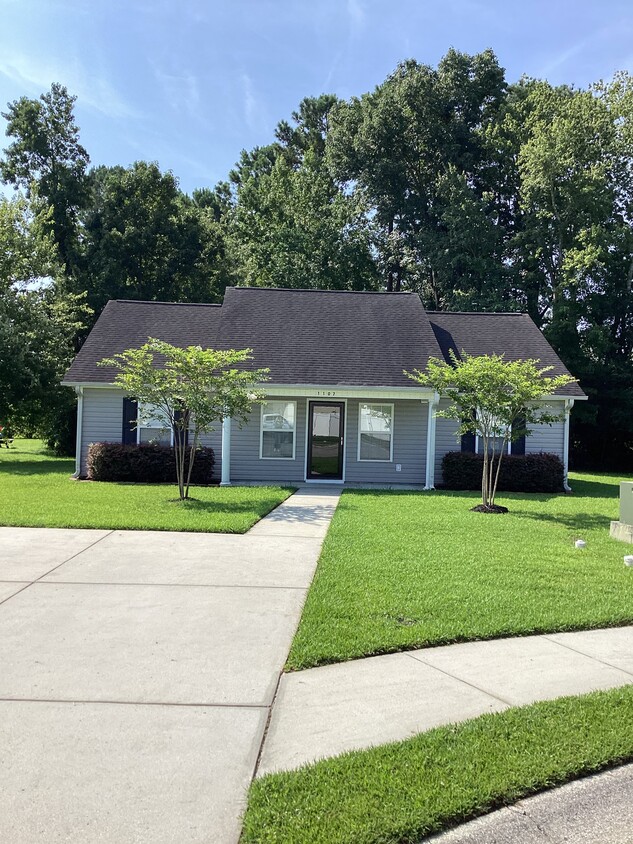 Primary Photo - 1107 Crocus Ln