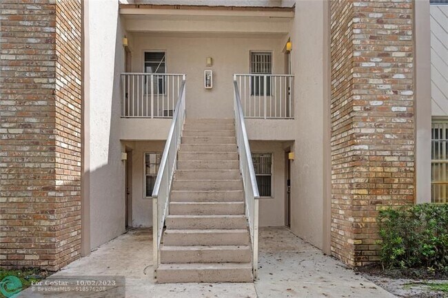 Foto del edificio - 8333 Royal Palm Blvd