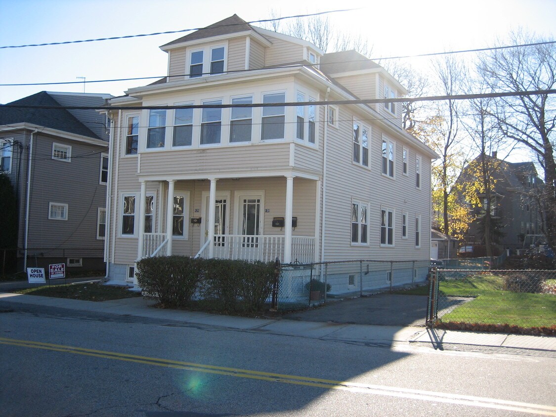 Primary Photo - 130 Nichols Ave