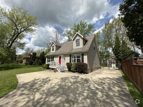 Building Photo - 2610 Dexter Ave