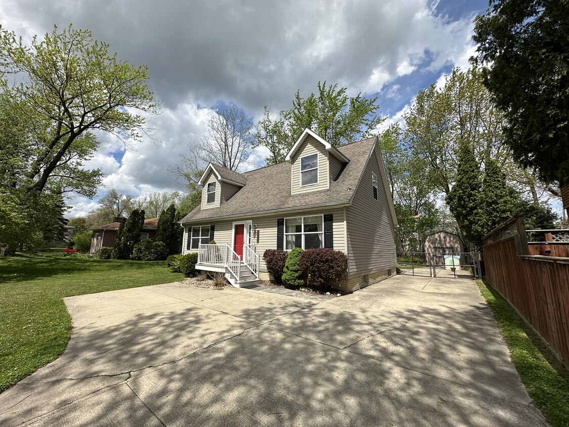 Primary Photo - 2610 Dexter Ave