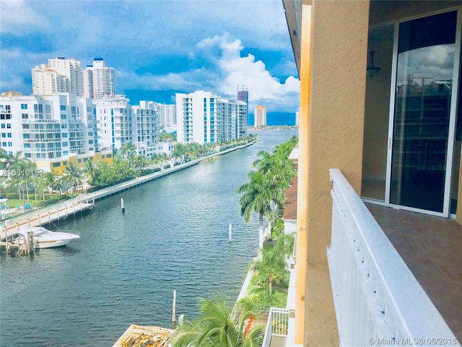 Building Photo - ALAQUA CONDO