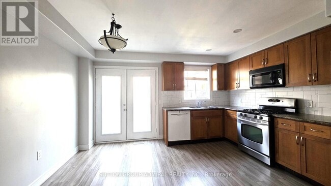 Building Photo - 25 Viking Dr