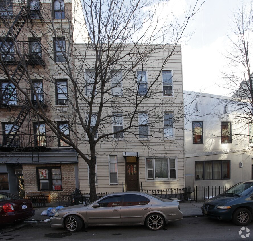 Building Photo - 200 Green St