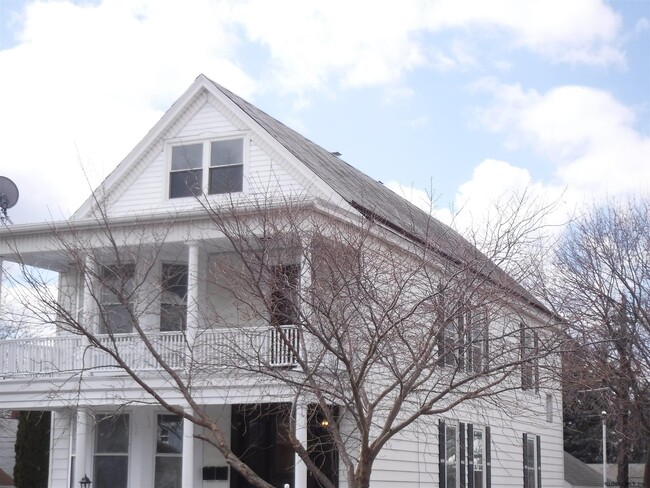 Building Photo - 299 6th Ave