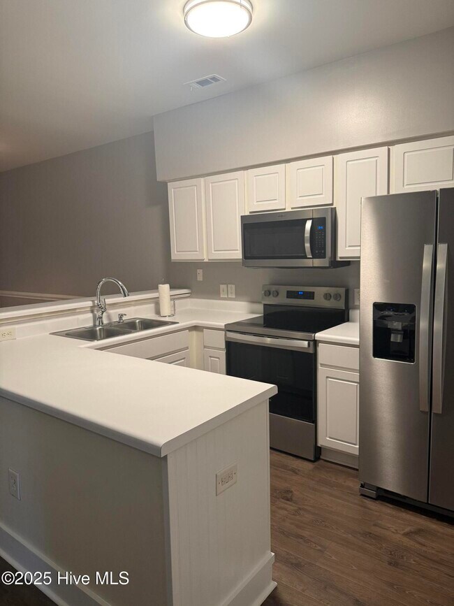 Foto del edificio - 2221 Locksley Woods Dr