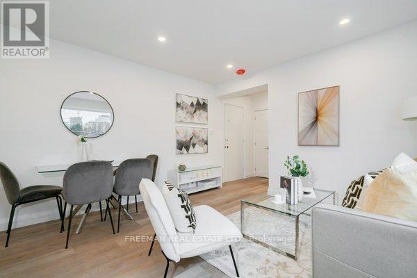 Photo du bâtiment - 2707 Yonge St