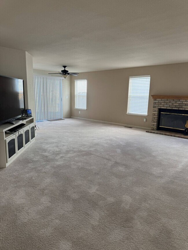 Foto del edificio - Beautiful Golf Course Home for Rent – Dayton, NV