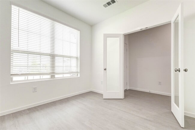 Foto del edificio - 15011 Rustic Moon Rd