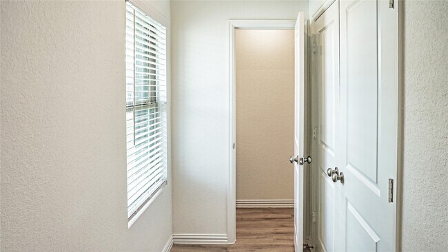 Foto del edificio - 3358 Avary River Ln