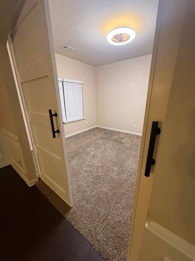 Photo - 2056 Tweed Dr House