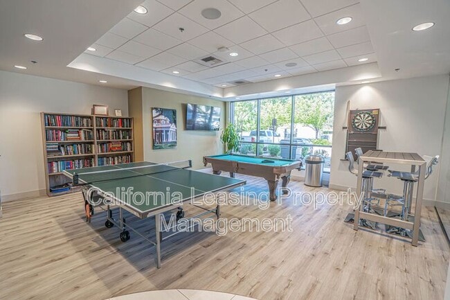 Foto del edificio - 26701 McBean Pkwy