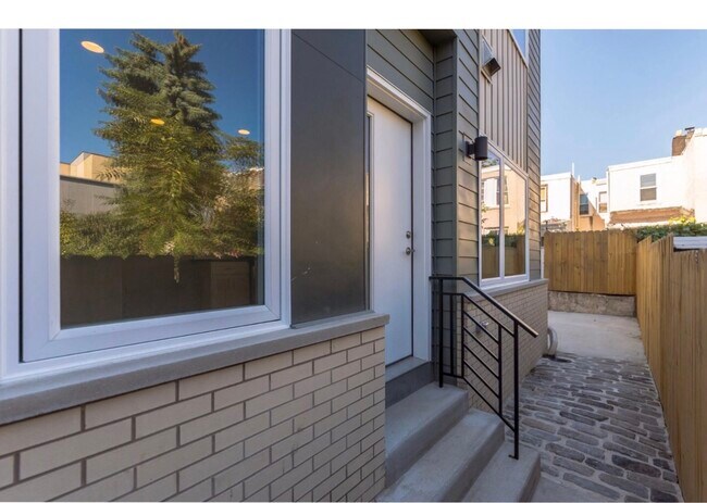Cobblestone walk to the front door - 3020 Richmond St
