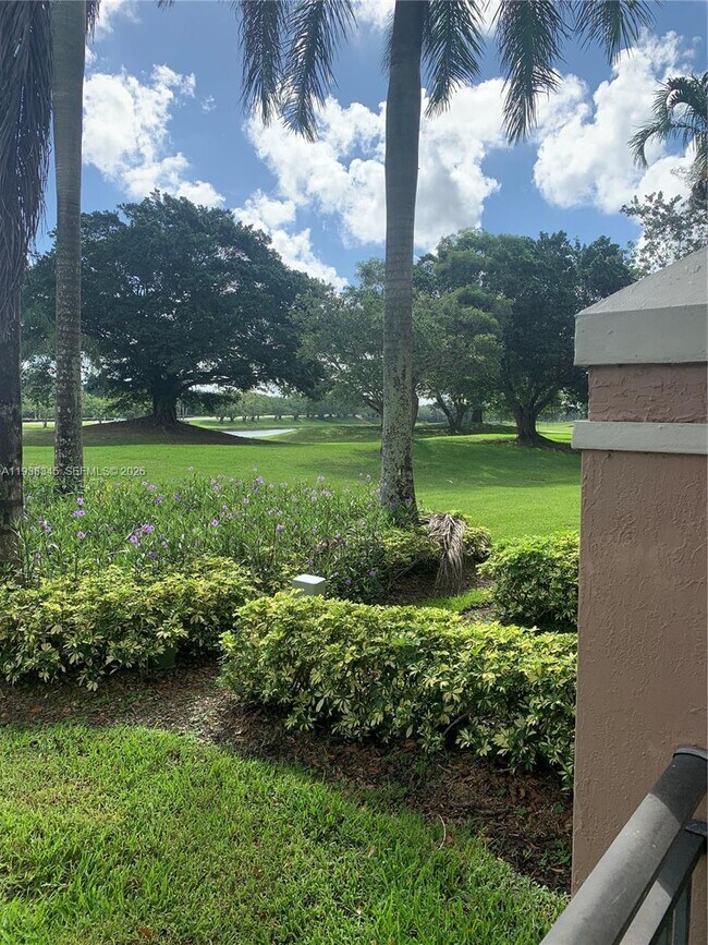 Foto del edificio - 2643 Center Ct Dr