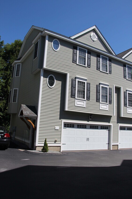 Primary Photo - 110 Smith St