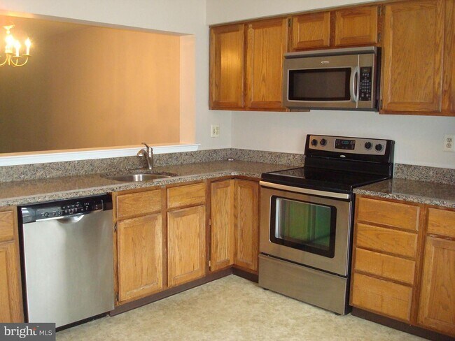 Foto del edificio - 1704 Stoneham Dr