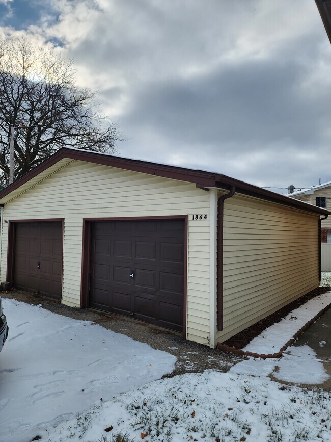 Building Photo - 1864 Murphy Woods Rd