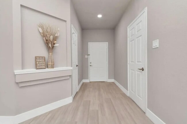 Foto del edificio - 3827 Flatwood Dr